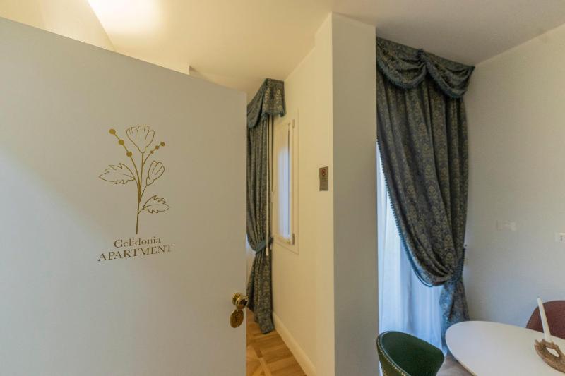 Aldrovandi Luxury Suites and Apartment - image 11