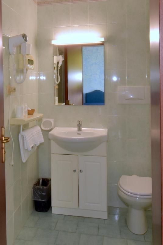 Triple Room with Sea View image 2