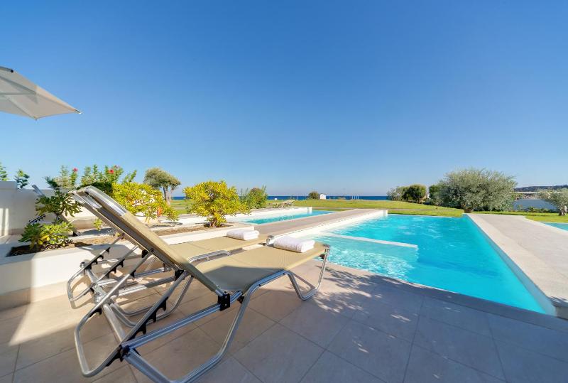 Junior Suite with Private Pool and Sea View image 3