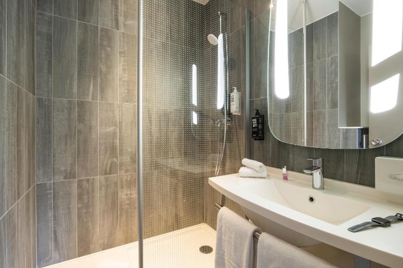 Premium Double Room image 3