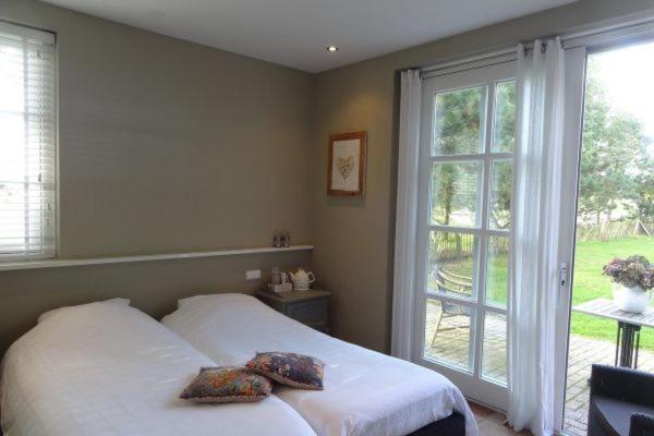 Double Room with Private Bathroom image 4