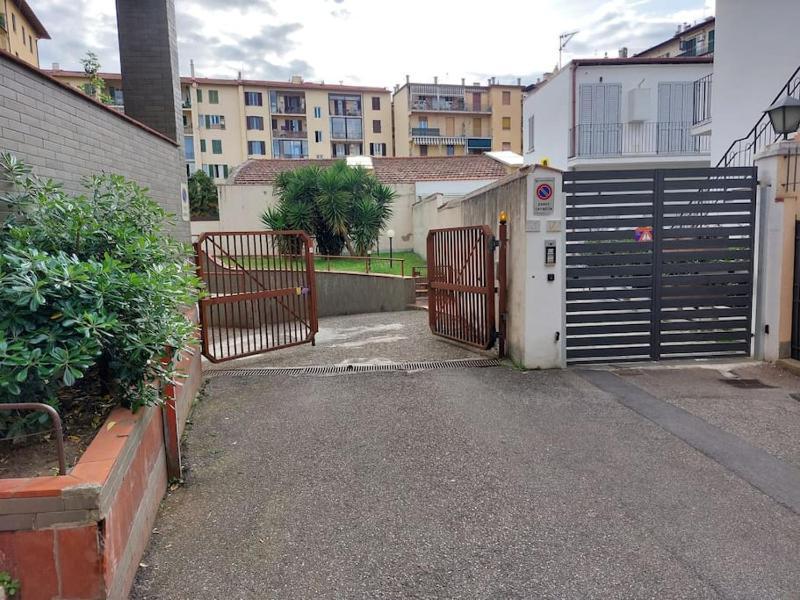Lungarno 32 with private parking - image 3