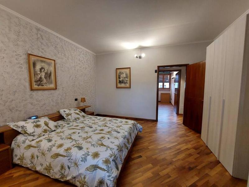 Lungarno 32 with private parking - image 7