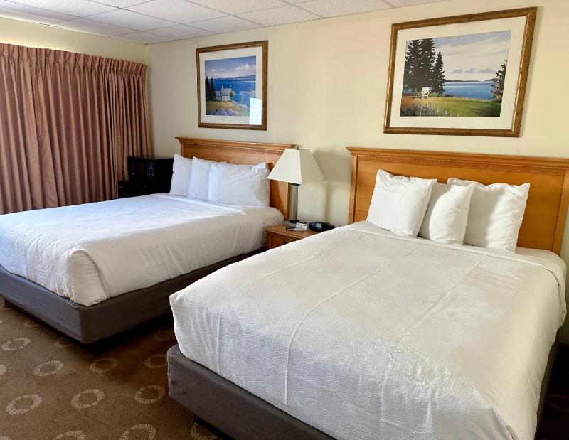 Standard Room with Two Double Beds image 4