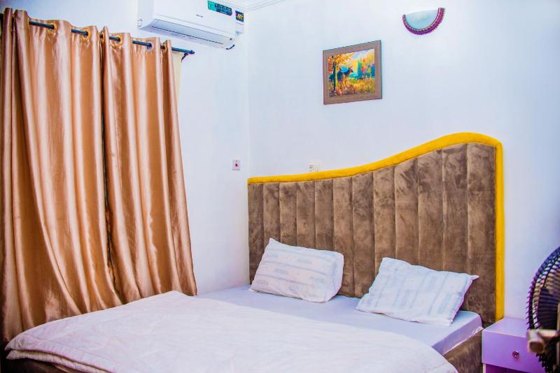 Homey 2-Bed-Apt 24HRS POWER & Unlimited Internet Access - image 8
