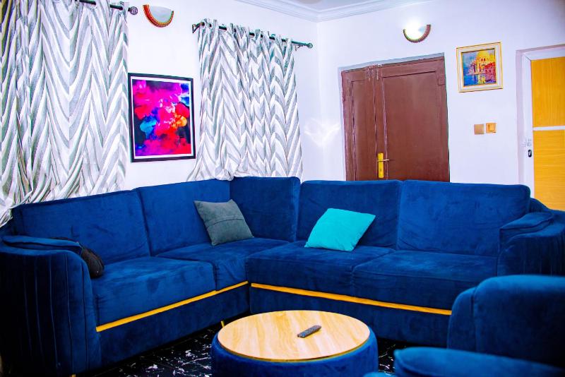 Homey 2-Bed-Apt 24HRS POWER & Unlimited Internet Access - image 16