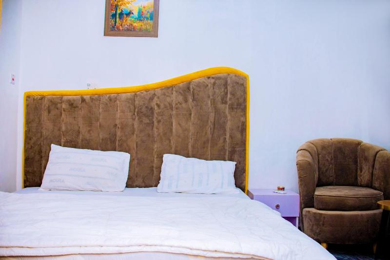 Homey 2-Bed-Apt 24HRS POWER & Unlimited Internet Access - image 3