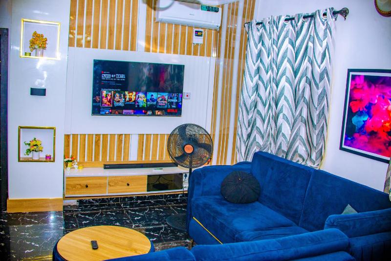 Homey 2-Bed-Apt 24HRS POWER & Unlimited Internet Access - image 11