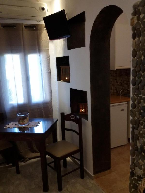 One-Bedroom Apartment image 2