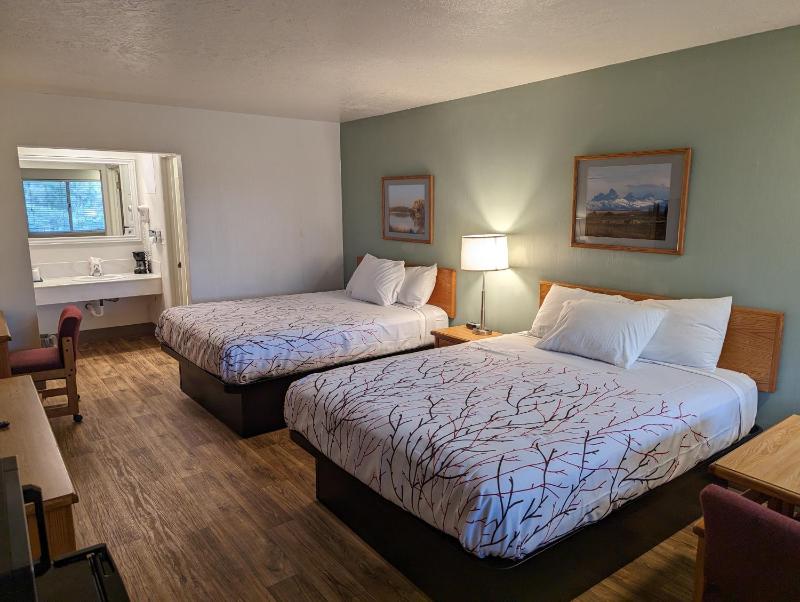 Queen Room with Two Queen Beds - Non-Smoking image 2