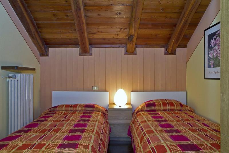 Two-Bedroom Apartment - Split Level image 4