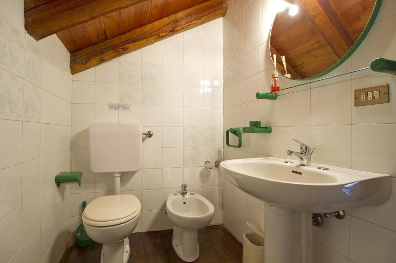 Two-Bedroom Apartment - Split Level image 3