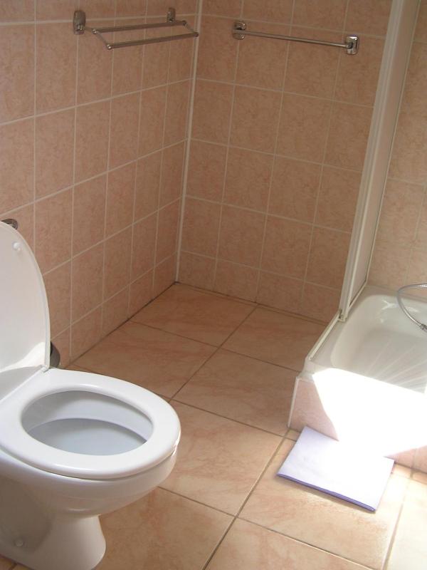 Quadruple Room image 4
