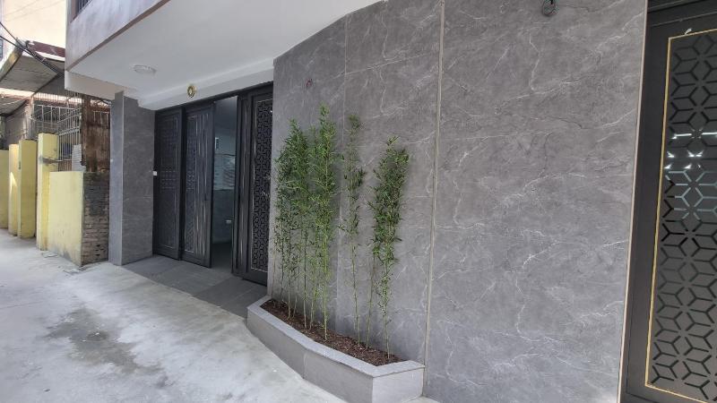 Era Apartment Khuc Thua Du - image 4
