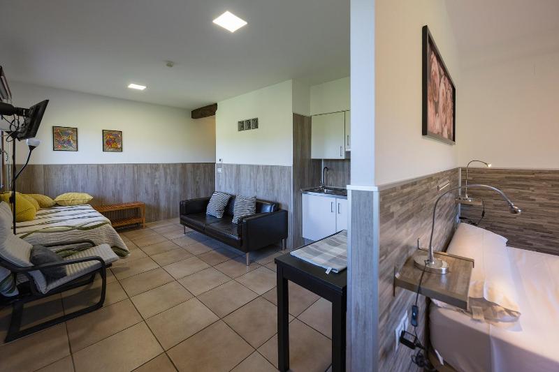 Studio (4 Adults) image 2