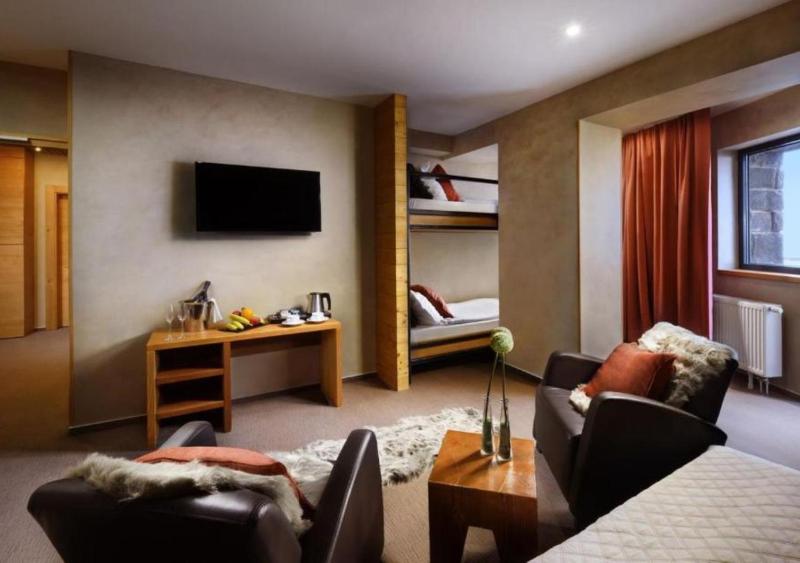 Family Room image 4