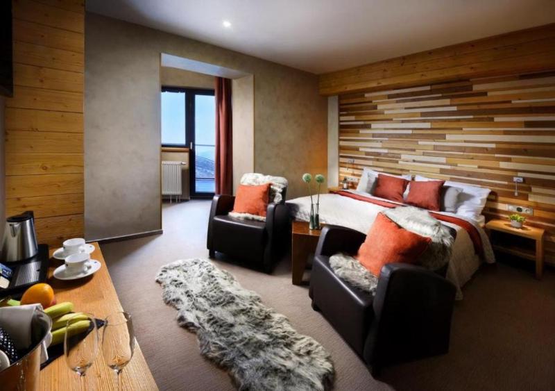 Family Room image 2