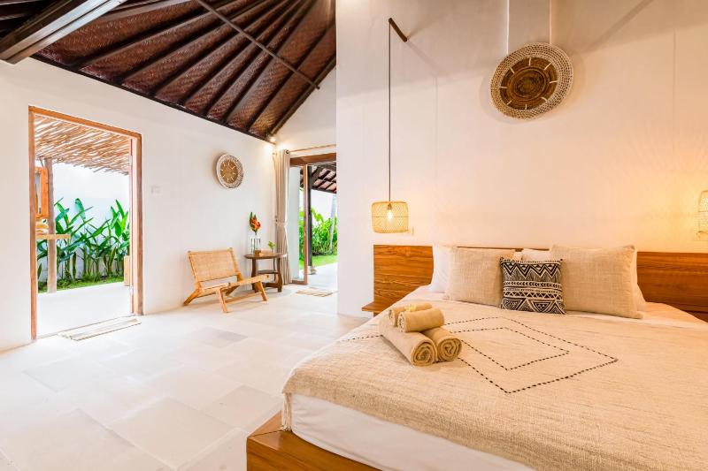 Villa Chandika - 4 BDR Villa with private Pool walk to the beach - image 3