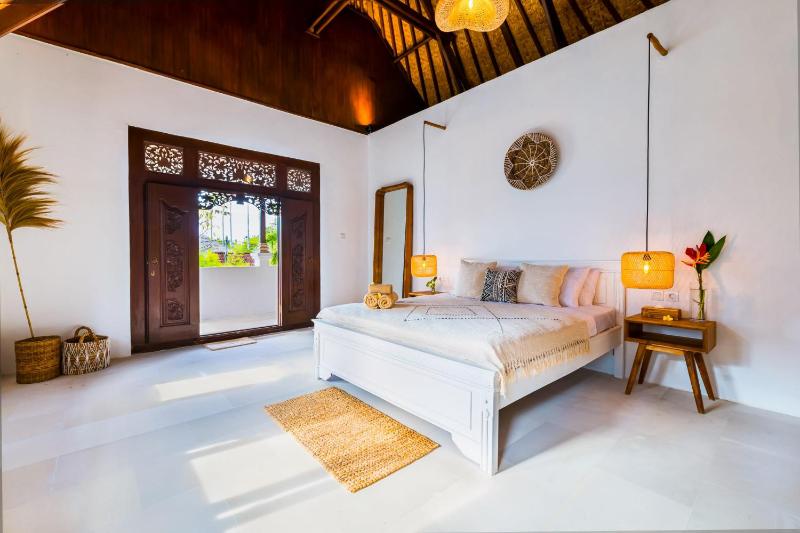 Villa Chandika - 4 BDR Villa with private Pool walk to the beach - image 8