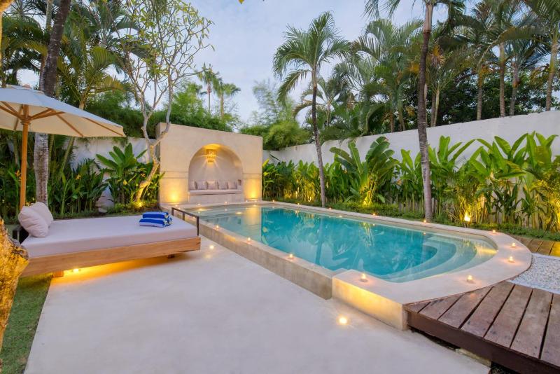 Villa Chandika - 4 BDR Villa with private Pool walk to the beach - image 7