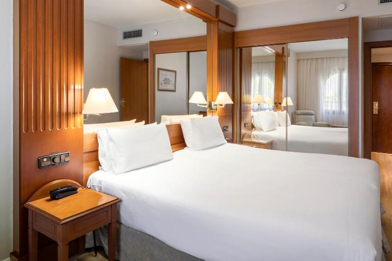 Double or Twin Room image 4