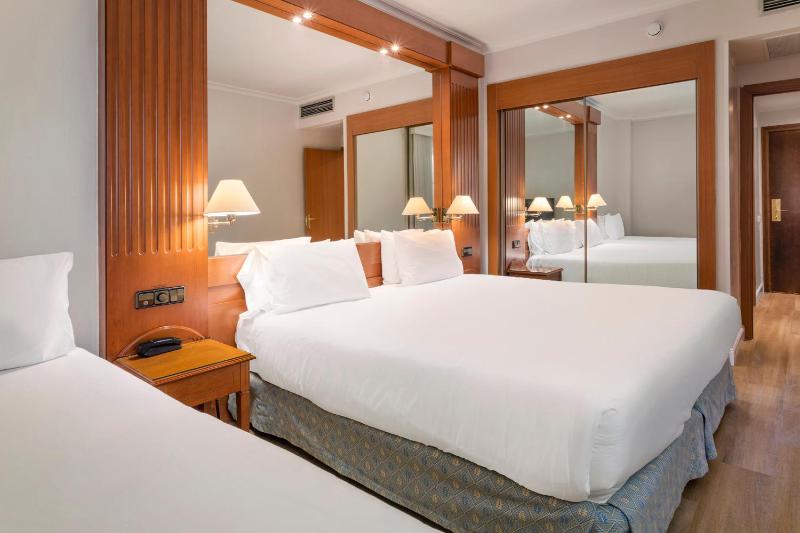 Double Room with Extra Bed image 3