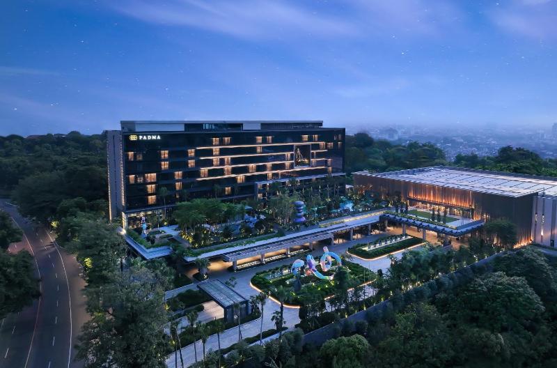 Padma Hotel Semarang - image 1