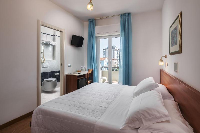 Double or Twin Room with Balcony image 3