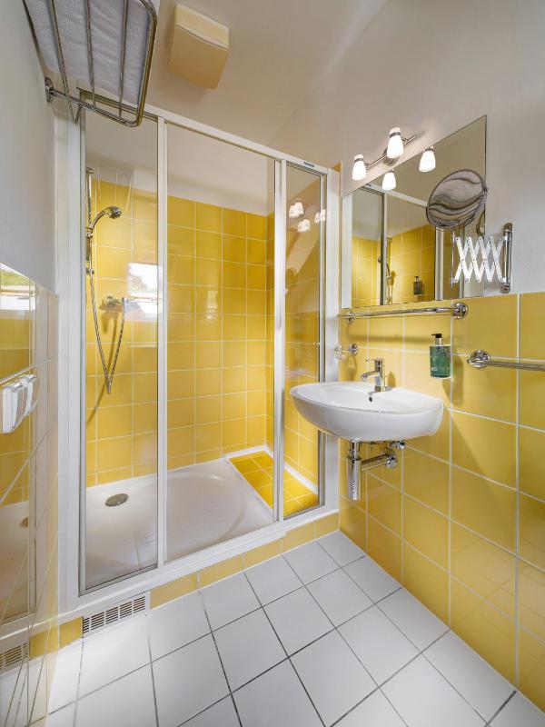 Single Room image 4