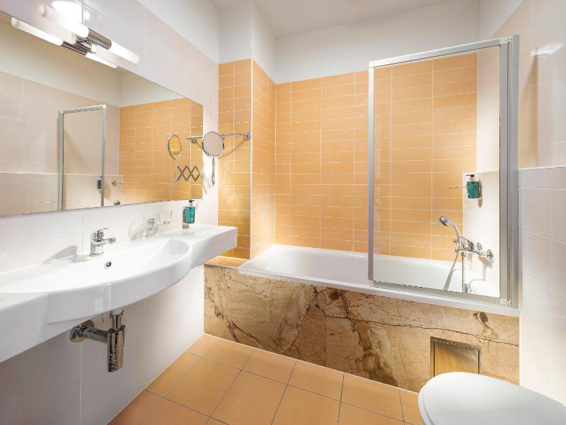 Superior Double Room image 3