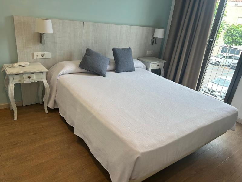 Hotel L'Escala Centre - image 16