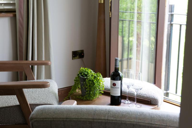 Superior King Suite image 1