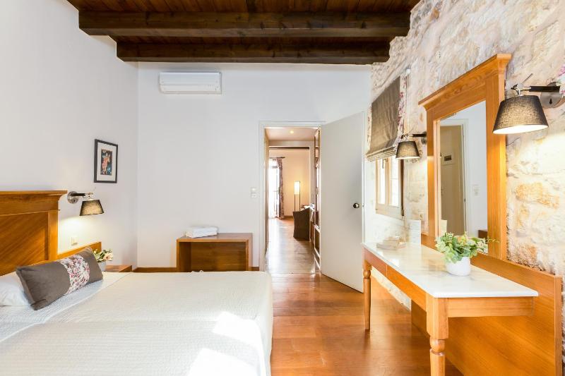 One-Bedroom Apartment image 1