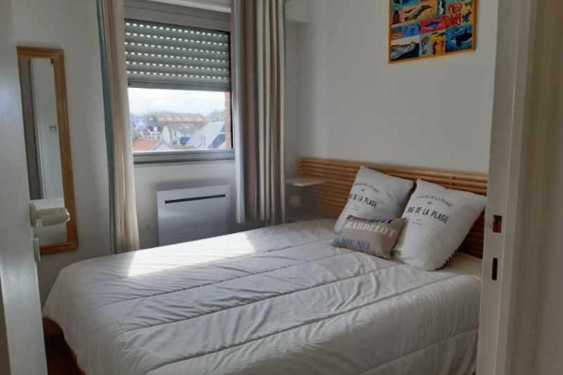 Bright apartment near the sea - image 3