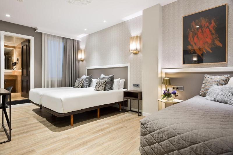 Superior Double or Twin Room image 3