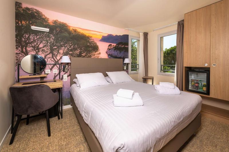 Best Western Hotel & SPA Coeur De Cassis - image 43