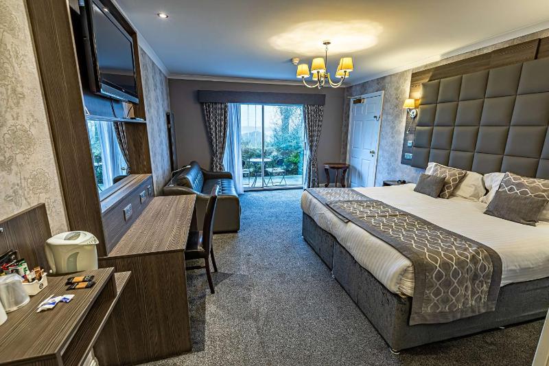 Superior Double Room - Non-Smoking image 3
