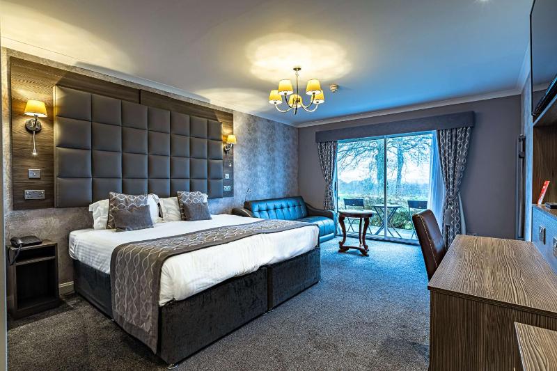 Superior Double Room - Non-Smoking image 2