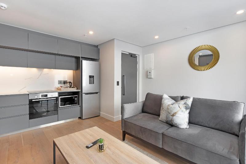 One-Bedroom Apartment image 4