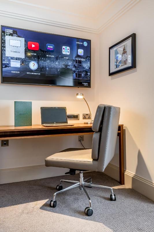 Deluxe Twin Room image 3