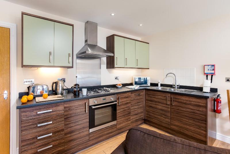 One Bedroom Dog Friendly Apartment Marina View- Ground Floor image 3