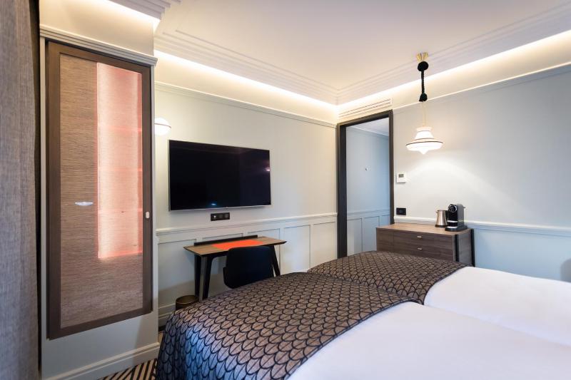 Superior Twin Room image 1