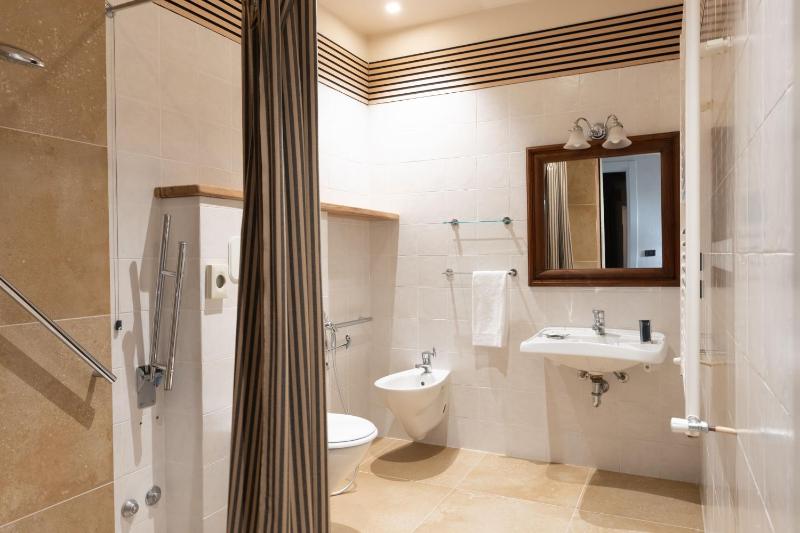 Triple Room image 2