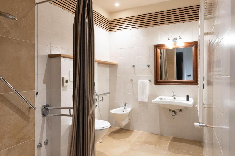 Triple Room image 3