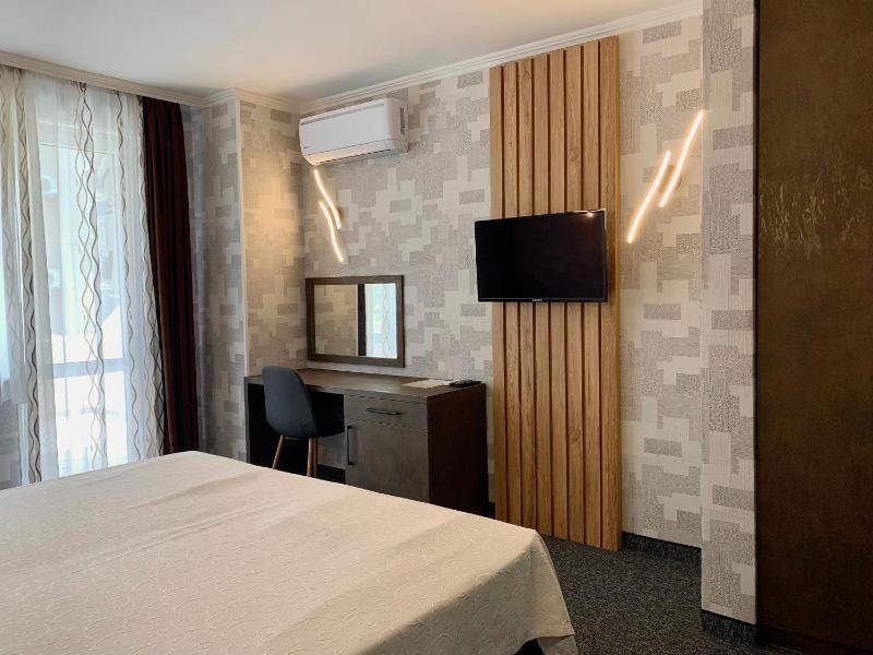 Deluxe Double or Twin Room with Balcony image 2