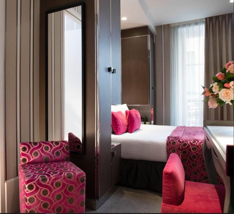 Classic Double Room image 4