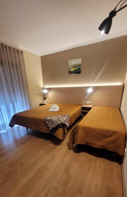 Standard Twin Room image 1