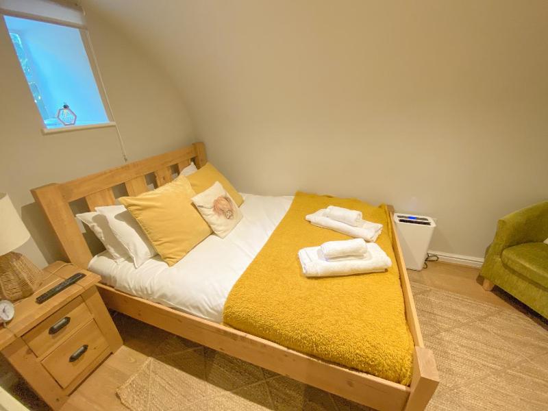 Small Double Room image 3
