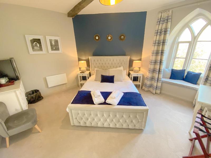 Superior Family Room image 3