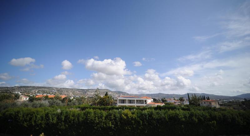 Twin Room with Mountain View image 3